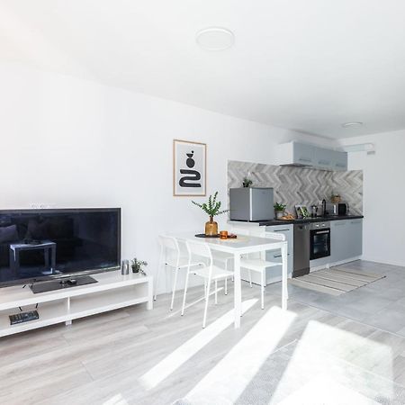Superapart Jana Pawla II 18 Варшава Екстериор снимка